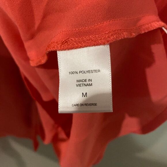 NEW YORK & COMPANY 3/4 Sleeve Sharkbite Coral Top - Picture 2 of 4